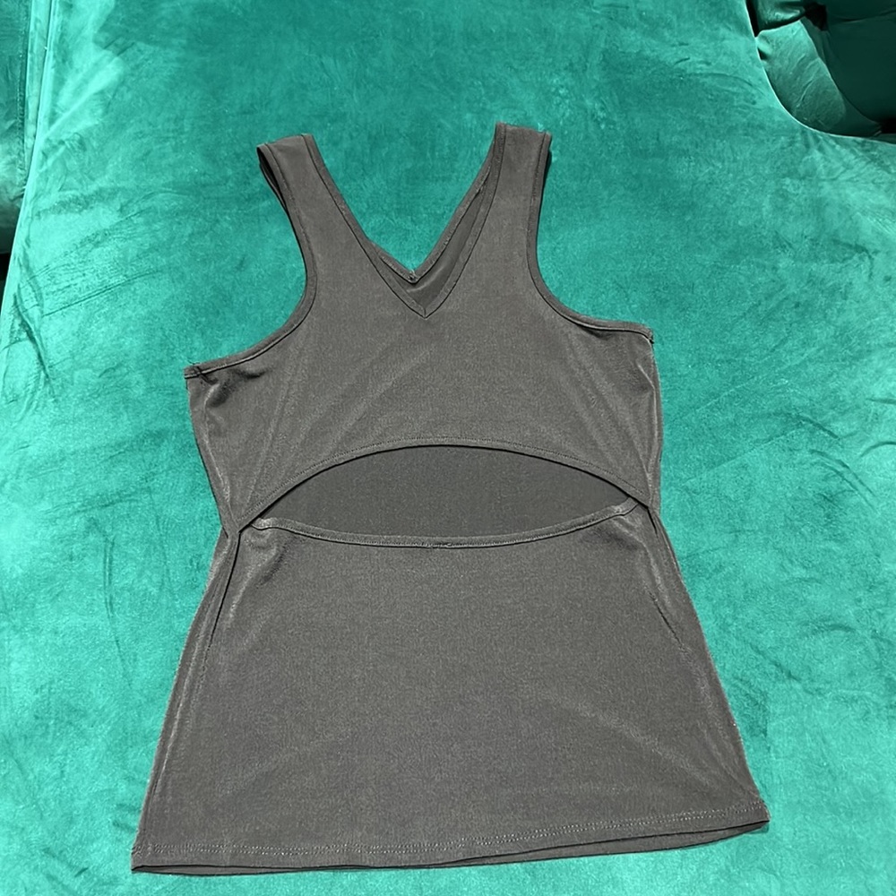 Sleeveless open back top - Picture 2 of 3